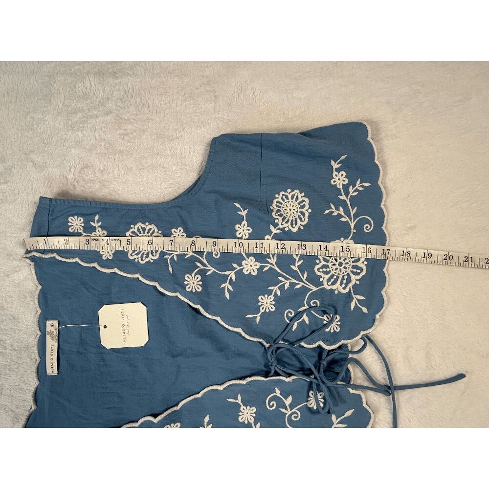 Altar'd State Blue w/ White Flower Embroidery Front Tie Vest Size L, Boho NWT - Picture 3 of 7